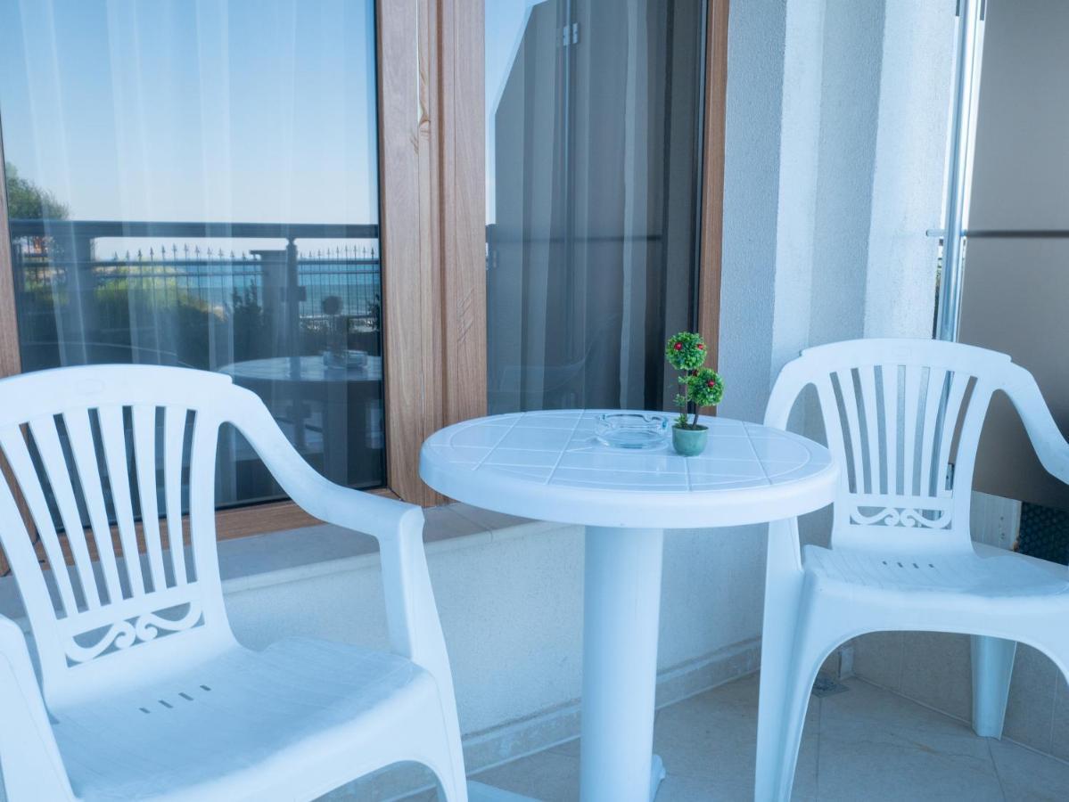 Studios Apartments Sea view Primorsko Exterior foto