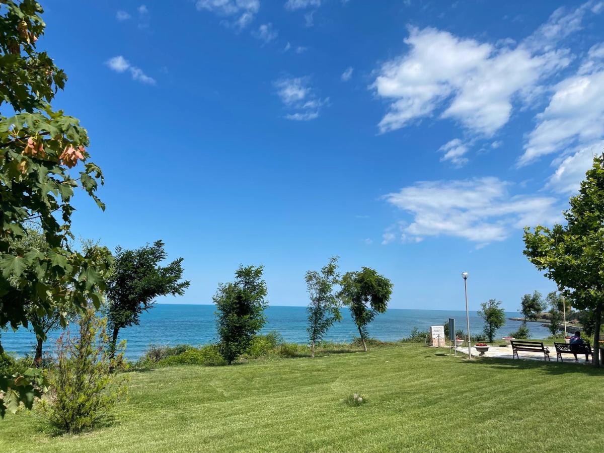 Studios Apartments Sea view Primorsko Exterior foto