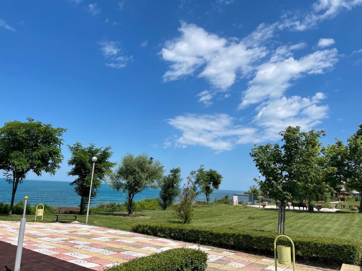 Studios Apartments Sea view Primorsko Exterior foto